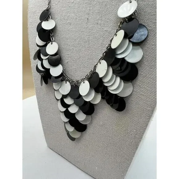Black and White Disc Detail Necklace - Picture 5 of 8